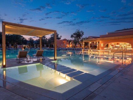 Sentido-Apollo-Palace-Pool